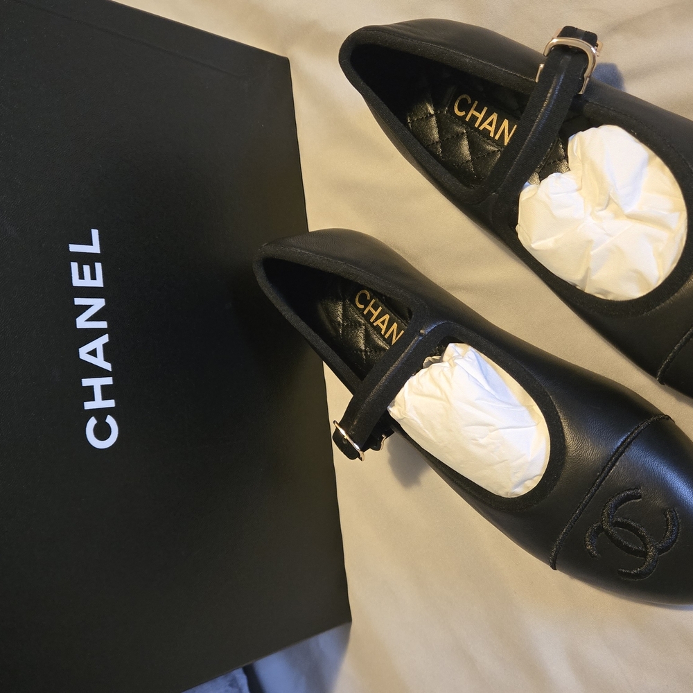 CHANEL Black Flats with Iconic Logo
